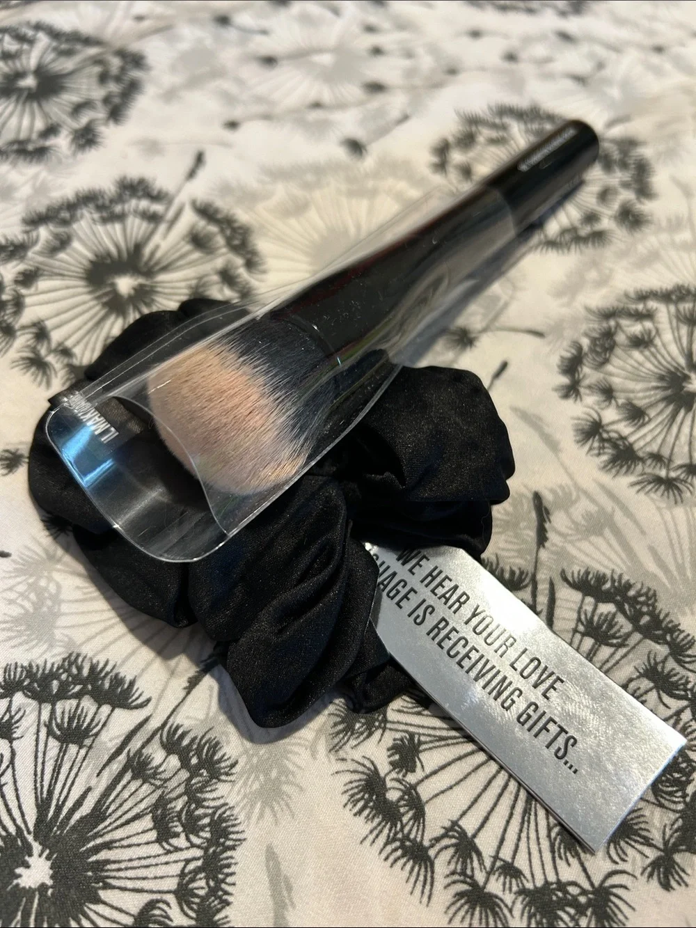 Il Makiage Foundation Blending Brush #100 NEW and Luxe Soft Scrunchie Two Items